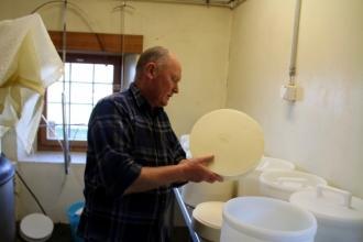 été dans le Val d'Hérens : Fabrication ce fromage alpage de Thyon été dans le Val d'Hérens : Fabrication ce fromage alpage de Thyon