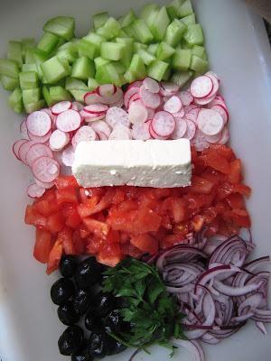 Salade de tomates, concombre, radis & feta