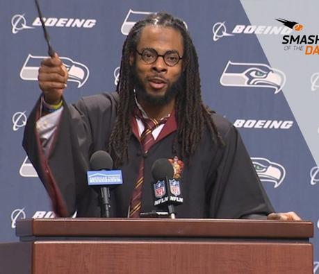 Un joueur NFL arrive déguisé en Harry Potter en conférence de presse