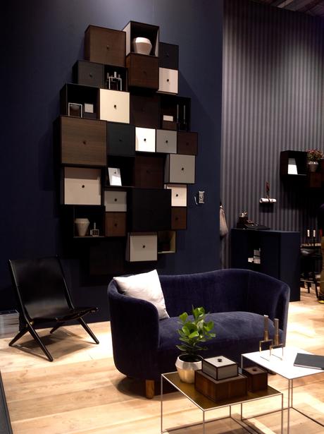 Les canapés en velours et couleurs chaudes sont également présents chez ByLassen