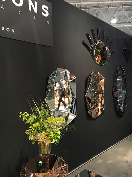 Effet de miroir garanti sur le stand de Reflections by Hugues & Larsson