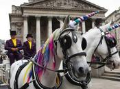 Londres calèches tirées licornes remplacent Taxis