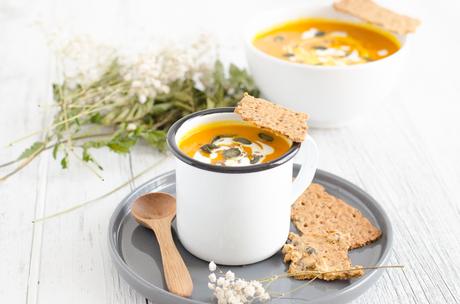 Soupe potimarron carottes et crackers maisons avec le blender scott