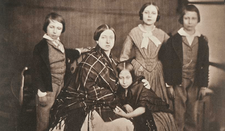 Victoria et ses quatre aînés (Vicky, Bertie, Alfred et Alice) en 1854 - Royal Collection 