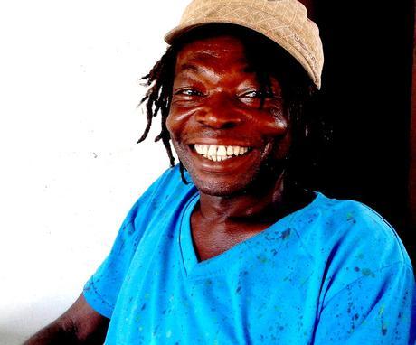 Idriss prince des sables, vendeur d'artisanat et patron de bar à Busua Beach - Ghana