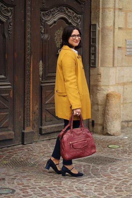 Comment porter un manteau jaune ?