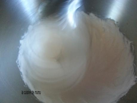 Meringues au cheming-gum le blanc monté en neige + le sucre
