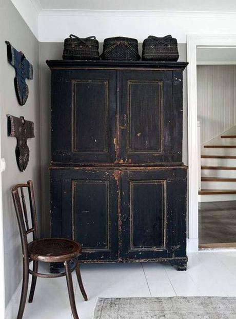 juste une touche de noir meuble ancien peinture noire