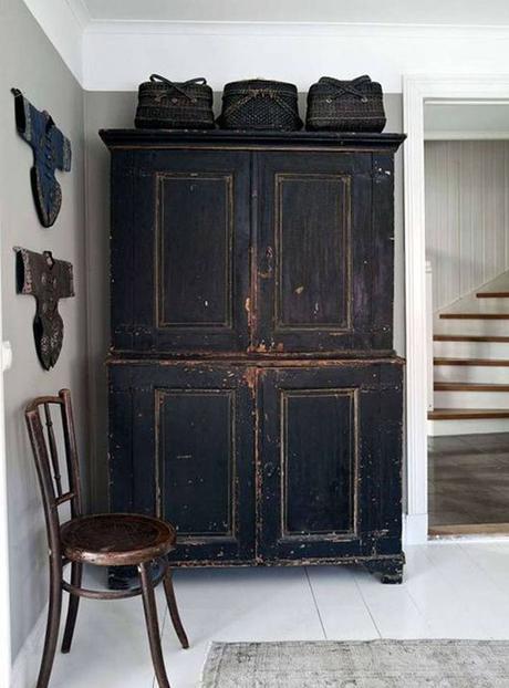 meuble ancien peinture noire