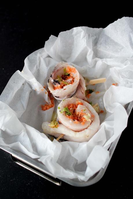 Filets de Sabre roulés au lait de coco, gingembre, coriandre, citron vert