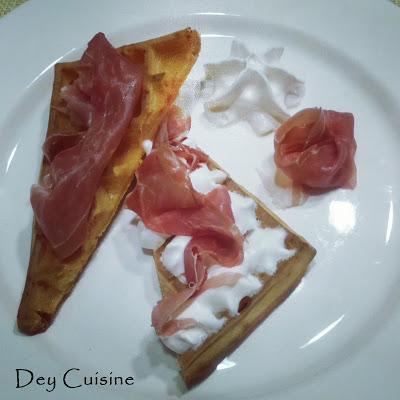 Gaufres de patate douce, jambon de Parme & chantilly à la moutarde