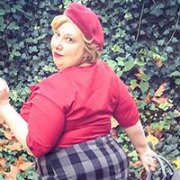 Se tenir à carreaux – French Curves Challenge misskittenheel