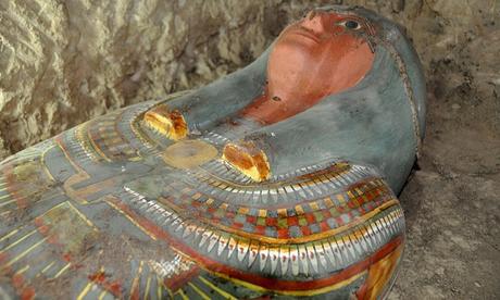 Un ancien sarcophage appartenant à un homme de haut rang découvert près de Louxor