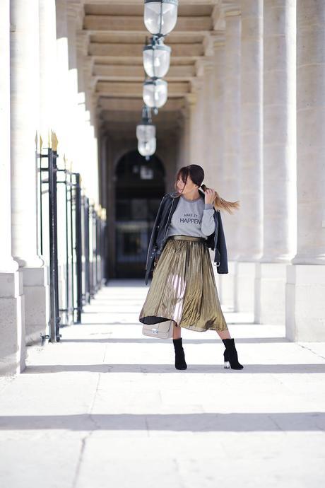 streetstyle-midi-pleated-skirt-and-leather-jacket-fashion-blog