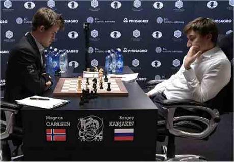 Carlsen et Karjakin après le second contrôle de temps