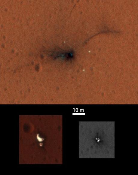 Le site d’impact de Schiaparelli photographié en haute résolution par la sonde américaine MRO, le 1er novembre 2016. Il semblerait que l’atterrisseur européen se soit brisé, comme le suggèrent les taches claires autour, inhabituelles. En bas à gauche, on distingue le parachute et la coquille arrière du module de test et à droite, le bouclier thermique — Crédit : NASA, JPL-Caltech, University of Arizona