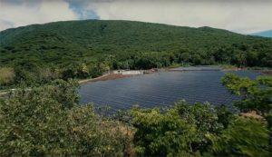 Une île du Pacifique autonome grâce à des panneaux solaires Tesla