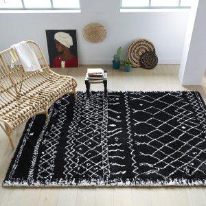 Un tapis graphique c’est chic : j’opte pour le noir et blanc