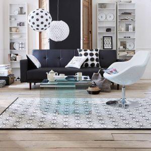 Un tapis graphique c’est chic : j’opte pour le noir et blanc