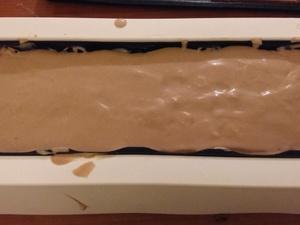 Bûche au chocolat et son Insert au crémeux de fruits de la passion Montage