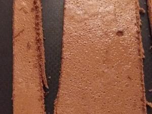 Bûche au chocolat et son Insert au crémeux de fruits de la passion Montage