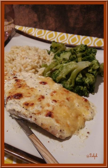 Suprêmes de poulet gratinés à la moutarde Suprêmes de poulet gratinés à la moutarde