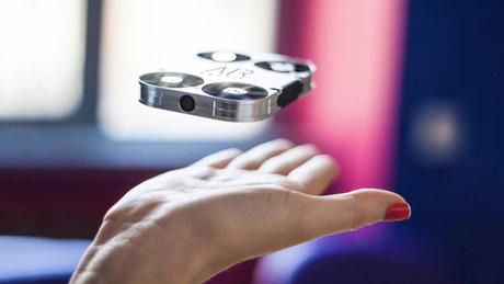AirSelfie : ce mini-drone est redoutable pour vos selfies