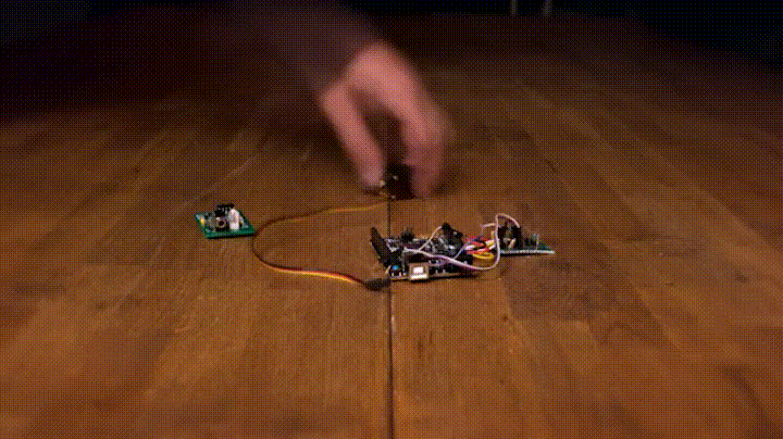 Pour initier vos enfants au code, voici la chouette en carton.