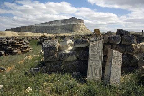 D'anciens monuments en pierre découverts près de la Mer Caspienne