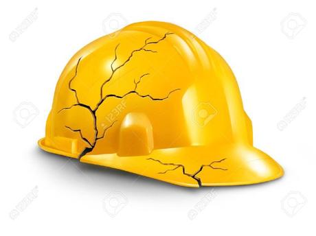 17811632-accidents-du-travail-et-risques-pour-la-sant-au-travail-comme-un-casque-cass-casque-jaune-craquel-e-banque-dimages