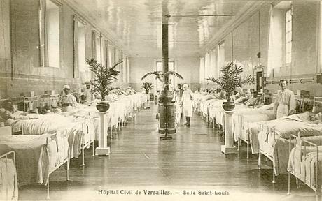 La grande salle Saint-Louis de l'Hospice Civil de Versailles, rue Richaud, en 1914