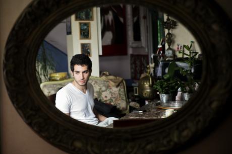 Roven dans le salon familial. © E.R