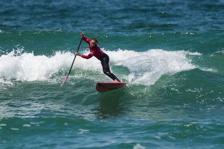 Caroline Angibaud est montée sur la marche la plus haute du podium de stand up paddle. © FFS/Justes