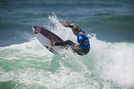 Pauline Ado a remporté le titre dans la catégorie shortboard. © FFS/Justes