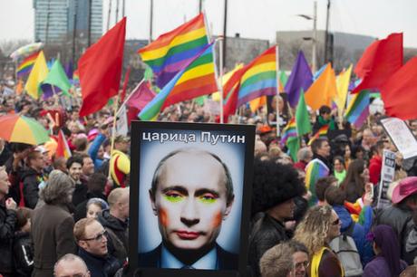 A Amsterdam, le 8 avril 2013, les gays manifestent le jour de la visite officielle du président russe, Vladimir Poutine.