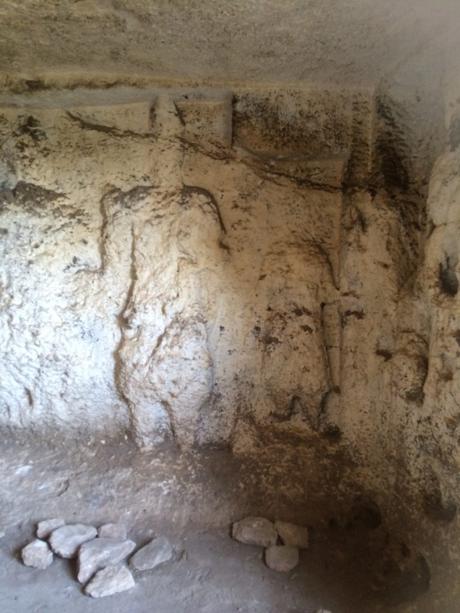 Les dieux vénérés dans ces grottes creusées par l'homme à Sogmatar. Copyright Sylvie Lasserre 