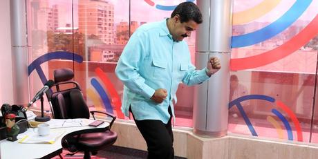 Nicolas Maduro inaugure son programme radiophonique consacré à la salsa. DR
