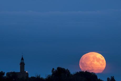 La pleine lune des récoltes s’éclipse partiellement