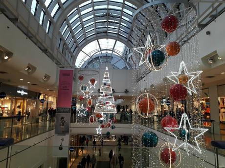 Shopping de Noel au centre commercial Les 4 Temps