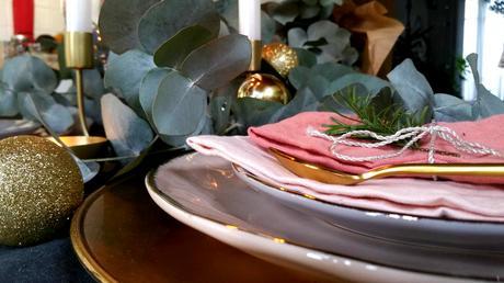 monoprix-table-noel-decoration-pastel-or-rose-eucalyptus