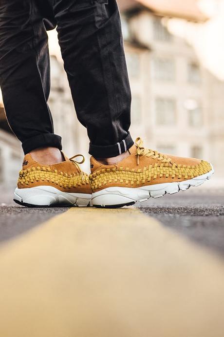 875797-700 nike air footscape woven nm desert ochre