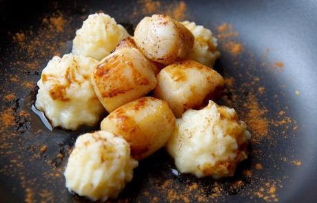 Bouchées de noix de Saint Jacques à l'ananas caramélisé et vanillé,