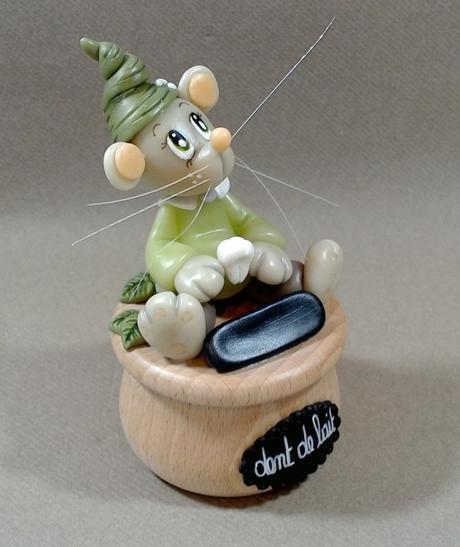 Boites à dents avec p'tite souris en porcelaine froide Boites à dents avec p'tite souris en porcelaine froide