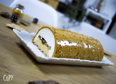 Bûche de Noël aux poires caramélisées et caramel au beurre salé Bûche de Noël aux poires caramélisées et caramel au beurre salé