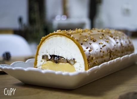 Bûche de Noël aux poires caramélisées et caramel au beurre salé Bûche de Noël aux poires caramélisées et caramel au beurre salé