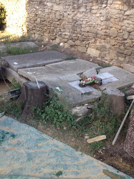 Les tombes Gide à Uzès définitivement détruites : honte à la ville et aux descendants des Gide !