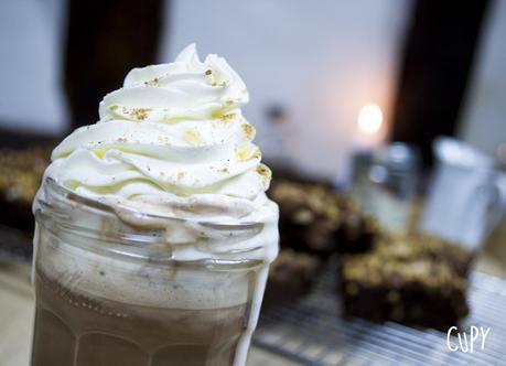 Chocolat chaud viennois aux 4 épices Chocolat chaud viennois aux 4 épices