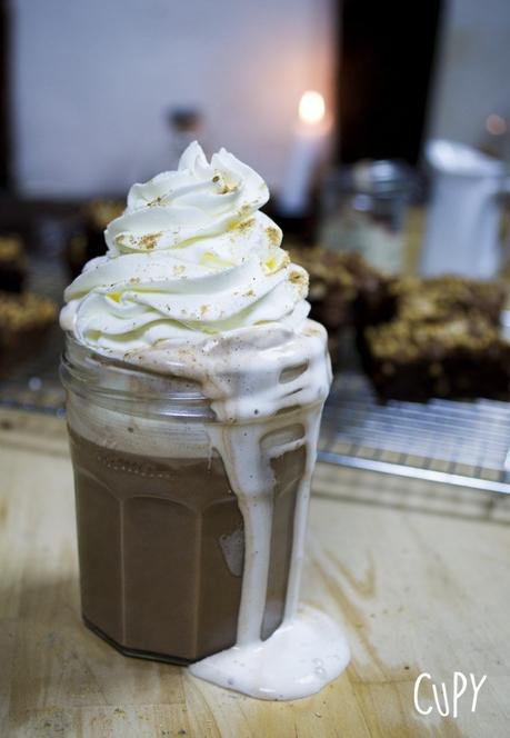 Chocolat chaud viennois aux 4 épices Chocolat chaud viennois aux 4 épices