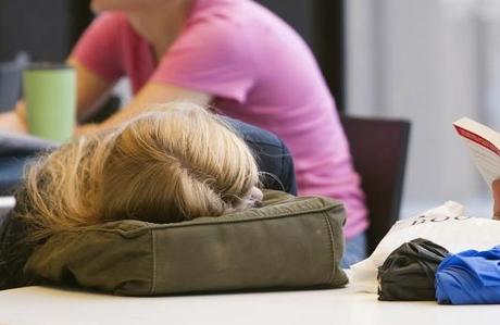 SOMMEIL : Mais pourquoi les ados commencent les cours si tôt ? – Journal of Clinical Sleep Medicine