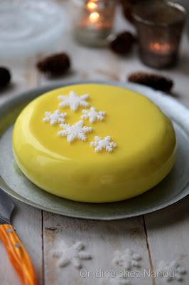 Mousse citron , insert framboises , gâteau Noel , glaçage mirroir